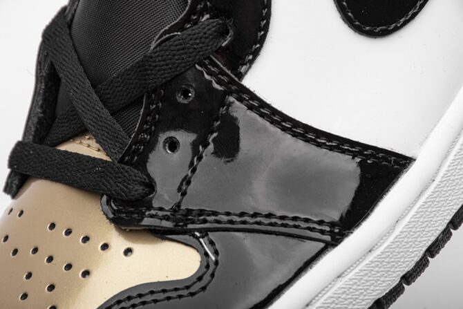 REPLICA AIR JORDAN 1 RETRO HIGH OG NRG 'GOLD TOP 3' - immagine 2