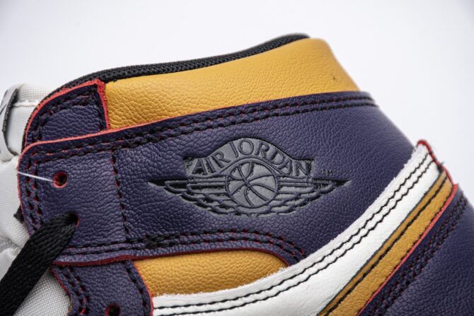 AIR JORDAN RETRO 1 LAKERS REPLICA 'LA TO CHICAGO' - immagine 5