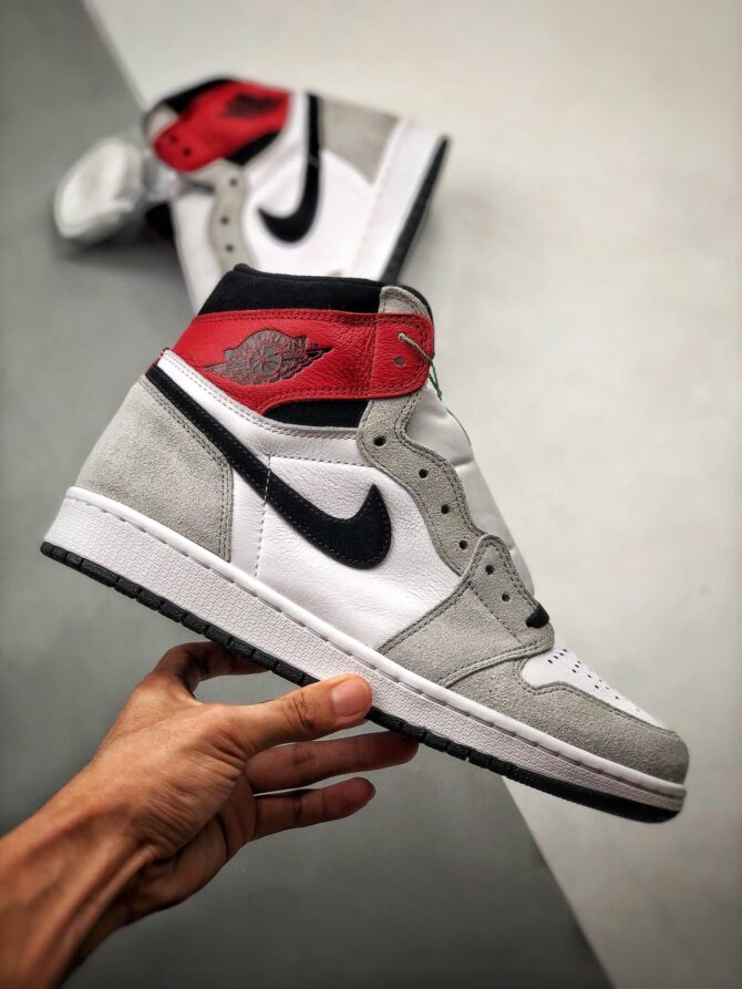 AIR JORDAN 1 RETRO HIGH OG 'GRIGIO FUMO' REPLICA - immagine 2
