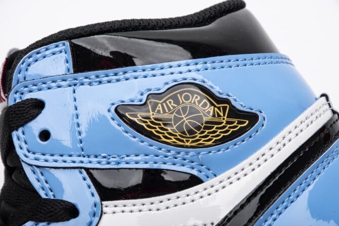 AIR JORDAN 1 RETRO HIGH OG 'FEARLESS' REPLICA - immagine 2