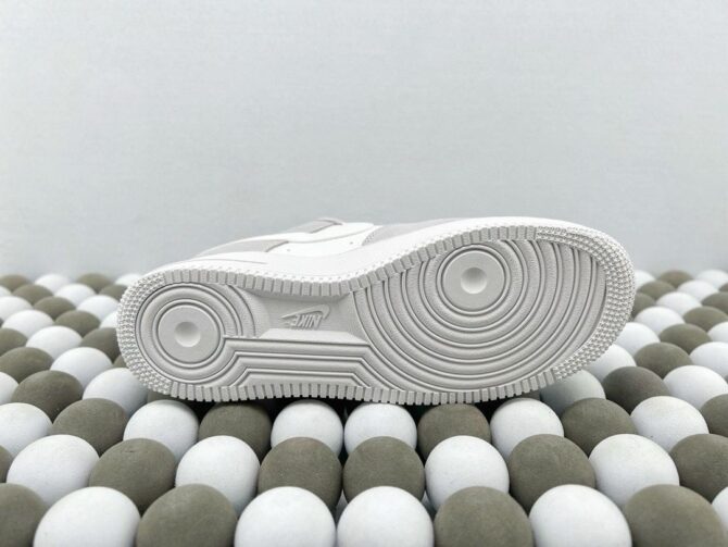AIR FORCE 1 'PURE PLATINUM' REPLICA - immagine 4