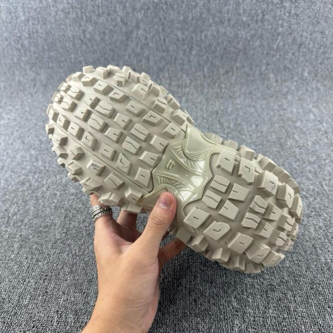 REPLICA BALENCIAGA DEFENDER ‘BEIGE’ - immagine 3