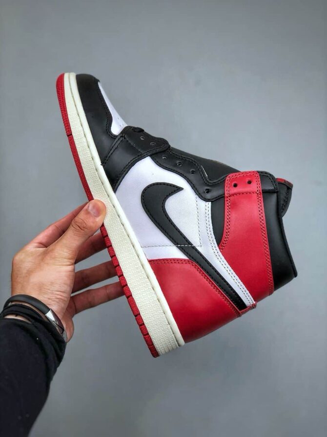 JORDAN 1 RETRO HIGH OG ‘BLACK TOE’ REIMAGINED REPLICA - immagine 8