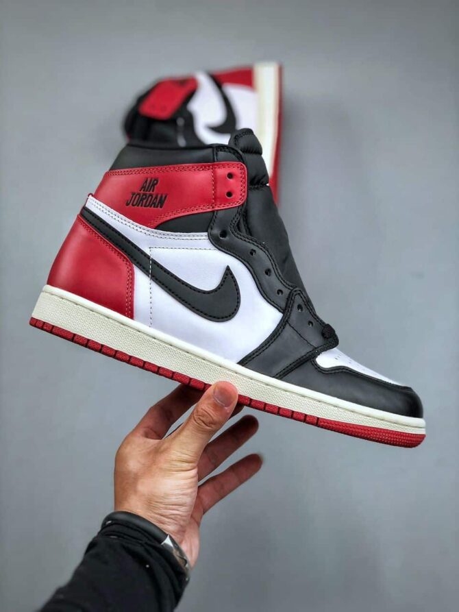 JORDAN 1 RETRO HIGH OG ‘BLACK TOE’ REIMAGINED REPLICA - immagine 7