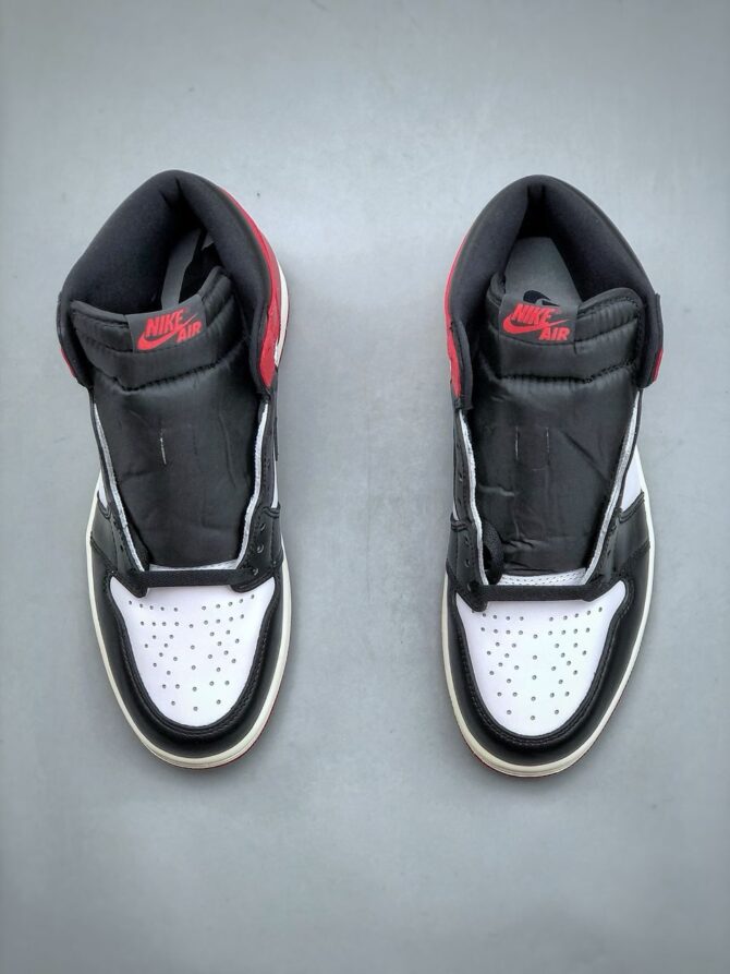 JORDAN 1 RETRO HIGH OG ‘BLACK TOE’ REIMAGINED REPLICA - immagine 6