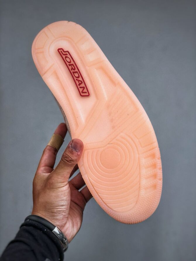 REPLICA JORDAN 3 RETRO ‘VALENTINE’S DAY TREAT YOURSELF’ (2025) - immagine 3