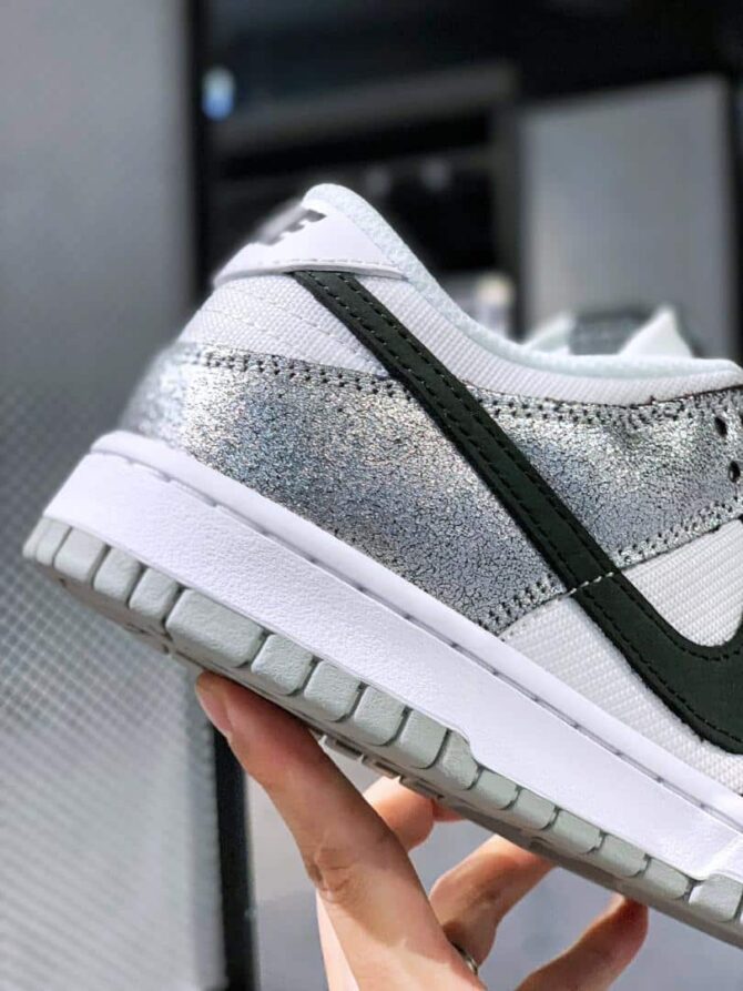 REPLICA DUNK LOW GOLDEN GALS 'ARGENTO METALLICO' - immagine 7