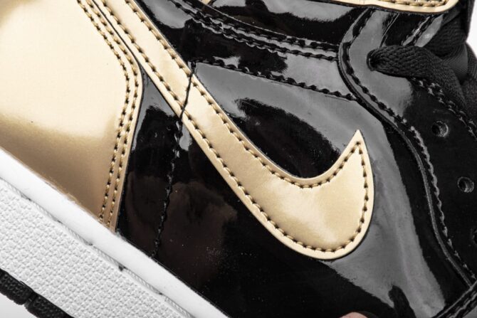 REPLICA AIR JORDAN 1 RETRO HIGH OG NRG 'GOLD TOP 3' - immagine 4