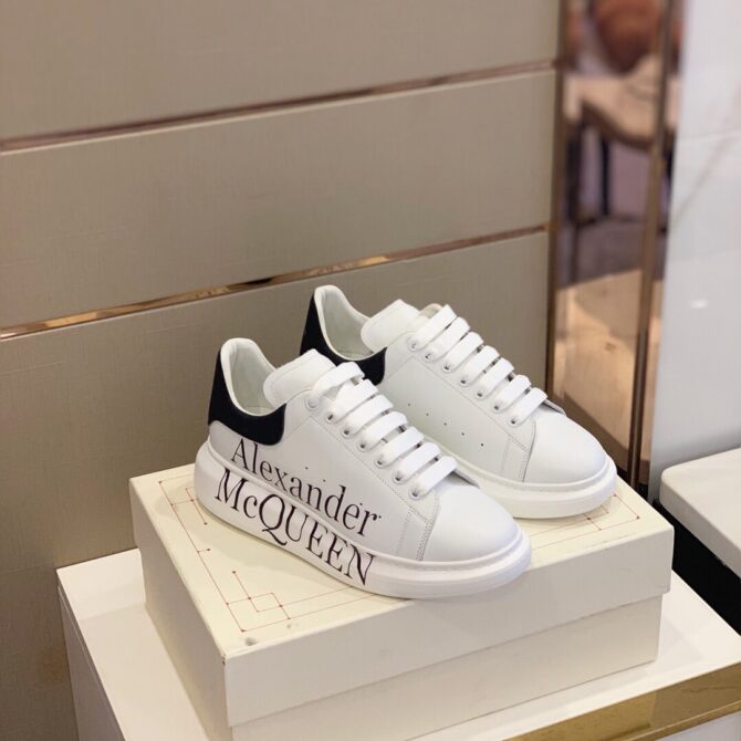 REPLICA ALEXANDER MCQUEEN LOGO BIANCO E NERO - immagine 6