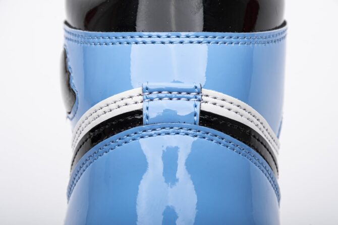 AIR JORDAN 1 RETRO HIGH OG 'FEARLESS' REPLICA - immagine 3