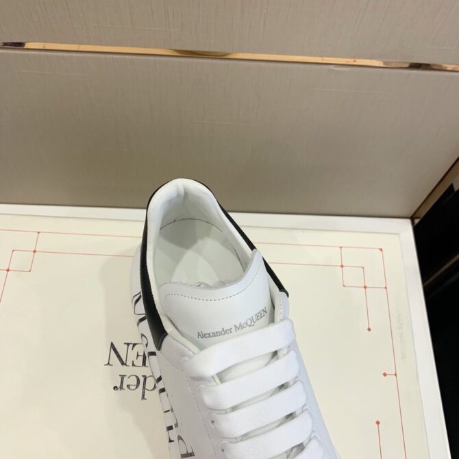 REPLICA ALEXANDER MCQUEEN LOGO BIANCO E NERO - immagine 3