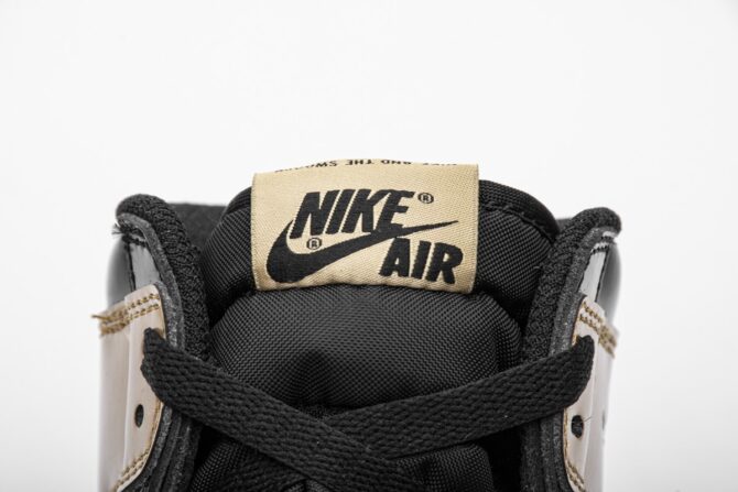 REPLICA AIR JORDAN 1 RETRO HIGH OG NRG 'GOLD TOP 3' - immagine 5