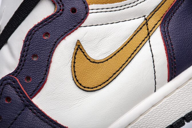 AIR JORDAN RETRO 1 LAKERS REPLICA 'LA TO CHICAGO' - immagine 4
